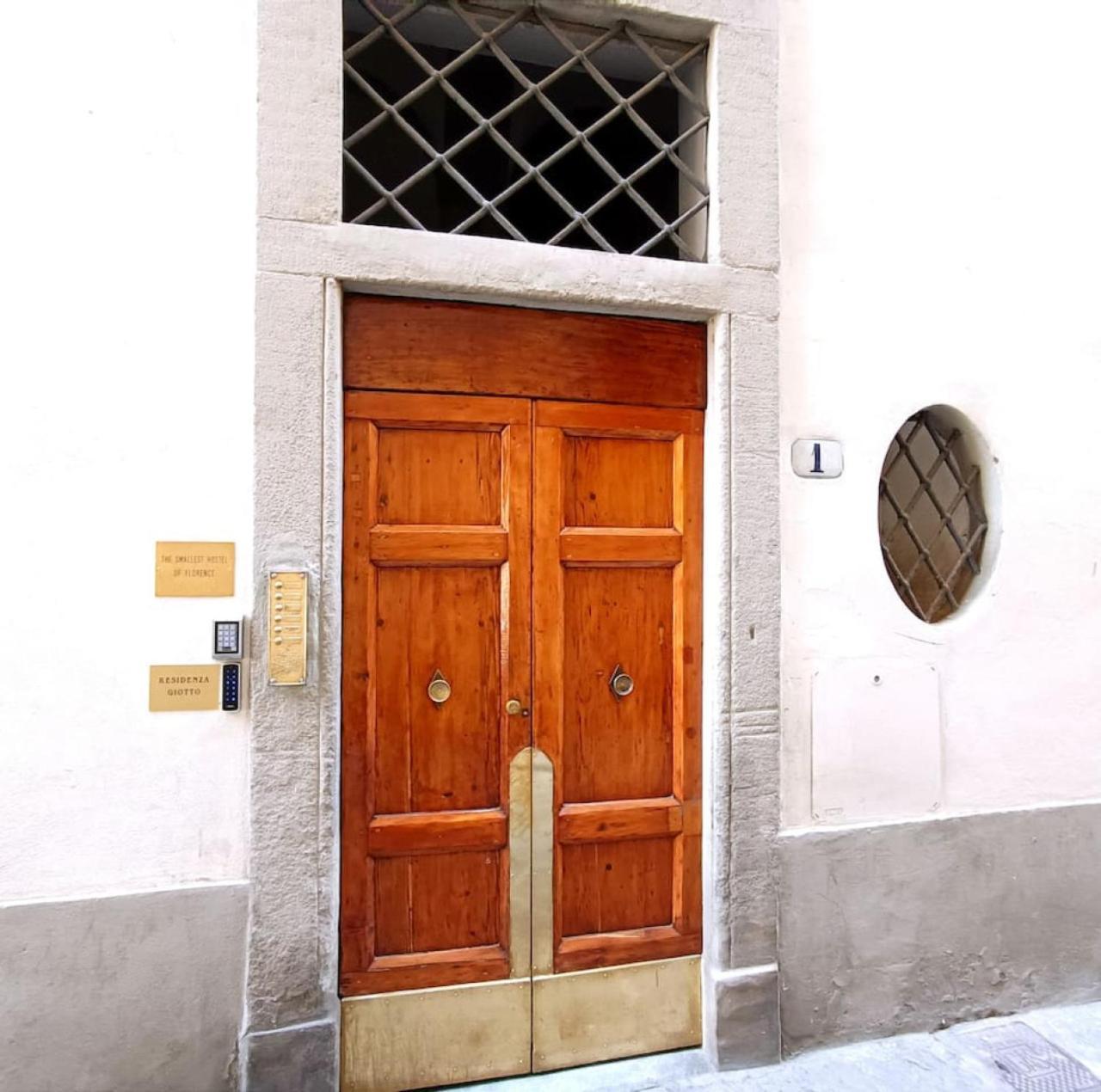 The Smallest Hostel Of Флоренция Екстериор снимка