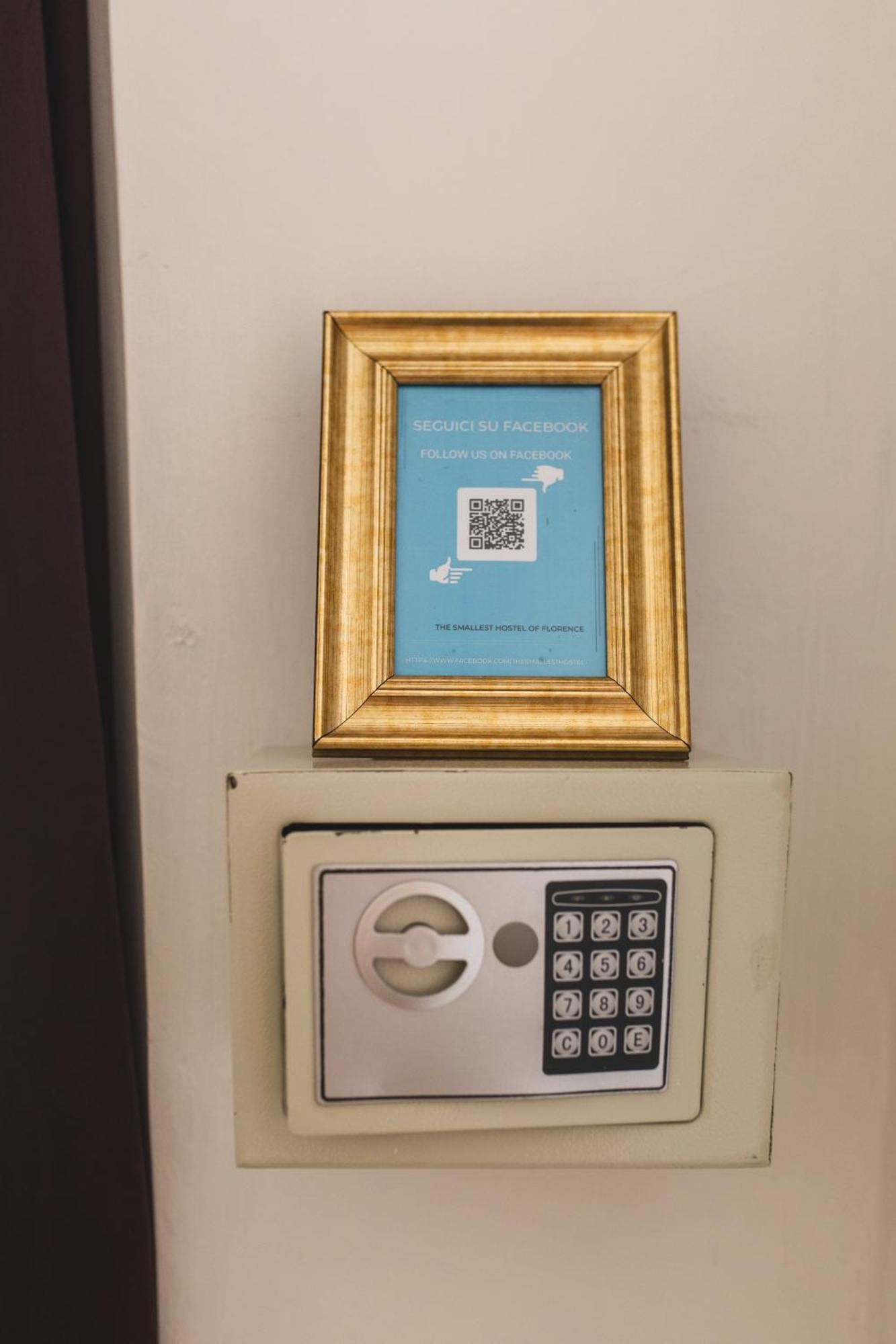 The Smallest Hostel Of Флоренция Екстериор снимка