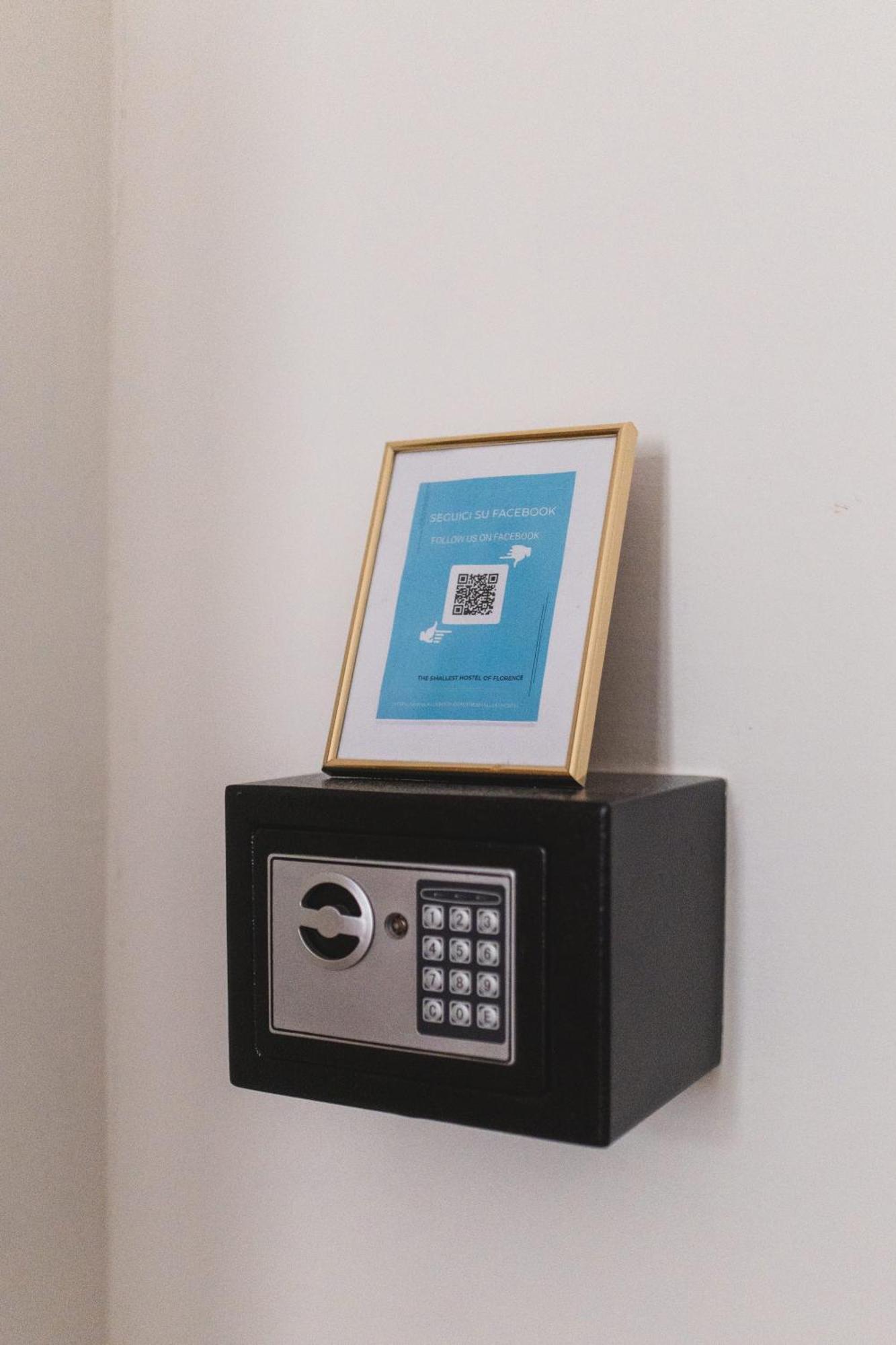 The Smallest Hostel Of Флоренция Екстериор снимка